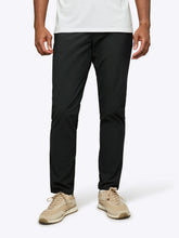 AO 5-Pocket Pant | Black Slim-Fit Versaknit®